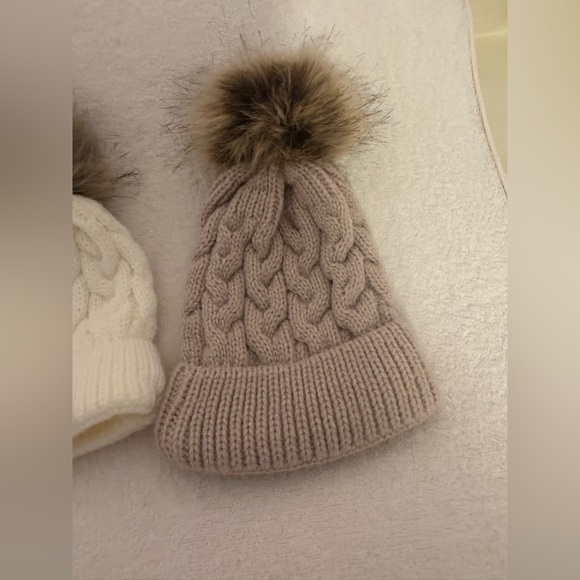 POM POM WINTER HAT NWOT - Picture 9 of 11